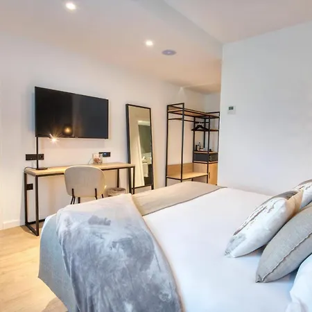 Costabella 3* Girona